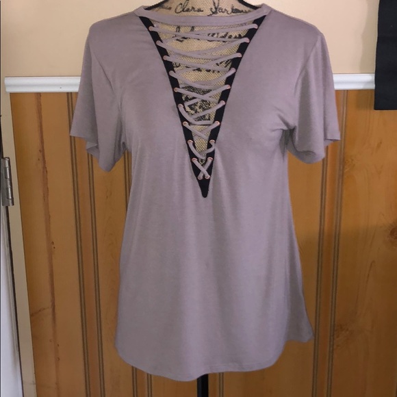 Express Tops - 💖EXPRESS PLUNGE TEE💖👚